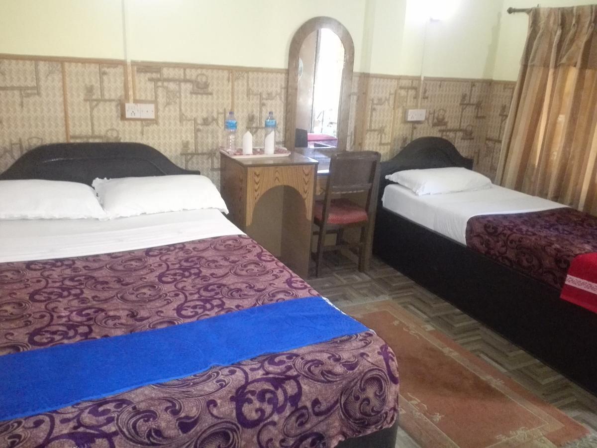 Rainbow Safari Resort Sauraha Exterior photo